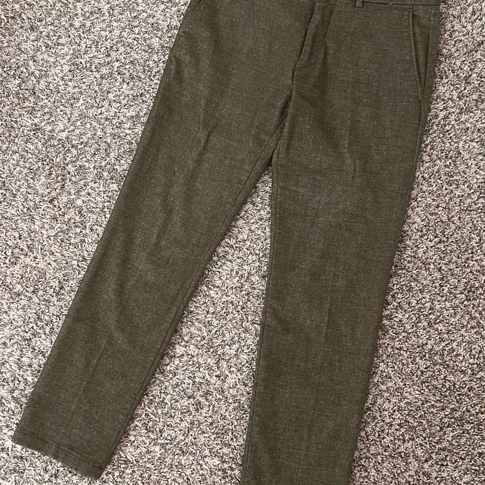 Men Tommy Hilfiger Olive Green Chinos Sleek Tailored Style